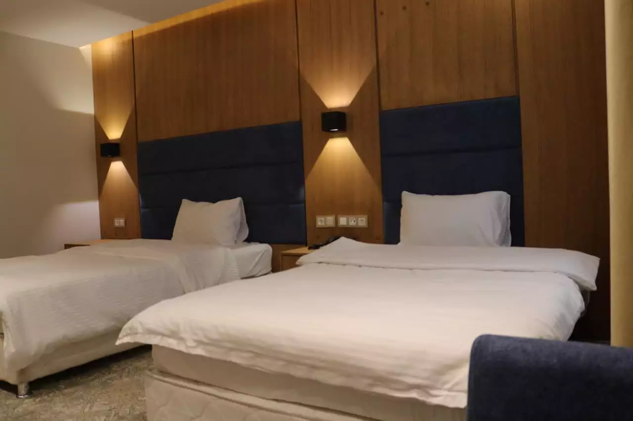 Alibaba https://cdn.alibaba.ir/ostorage/hotel-accommodation-images/689202ada1e6f83605b7dc10_دو تخته لوکس (2).webp